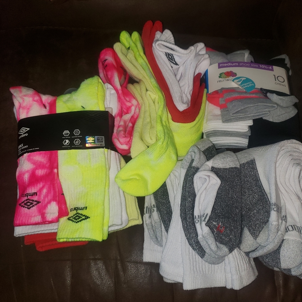 SOLD- 32 pairs of girls crew socks shoe size 10.5-4